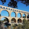 Le pont du Gard, fameux pont Romain à 3 étages pour passage de l'eau au dessus de la rivière Gard
